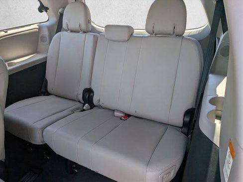 Used 2020 Toyota Sienna Limited w/ Carpet Mat Package FWD image 20