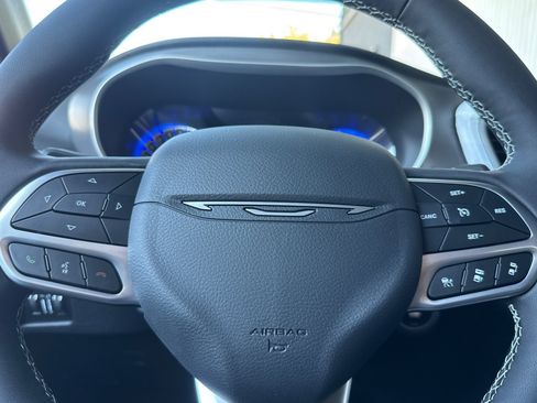 New 2027 Chrysler Pacifica Select FWD image 21