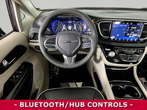 Used 2023 Chrysler Pacifica Limited FWD image 8