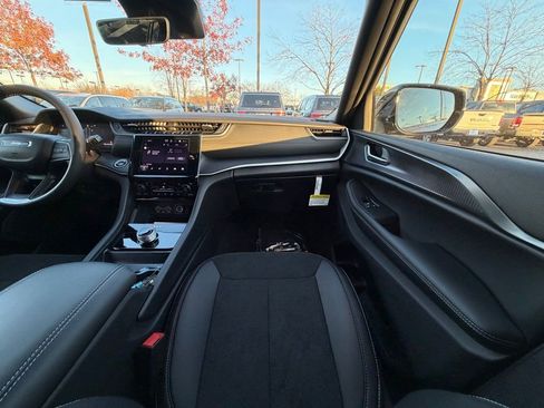 New 2025 Jeep Grand Cherokee L Altitude image 15