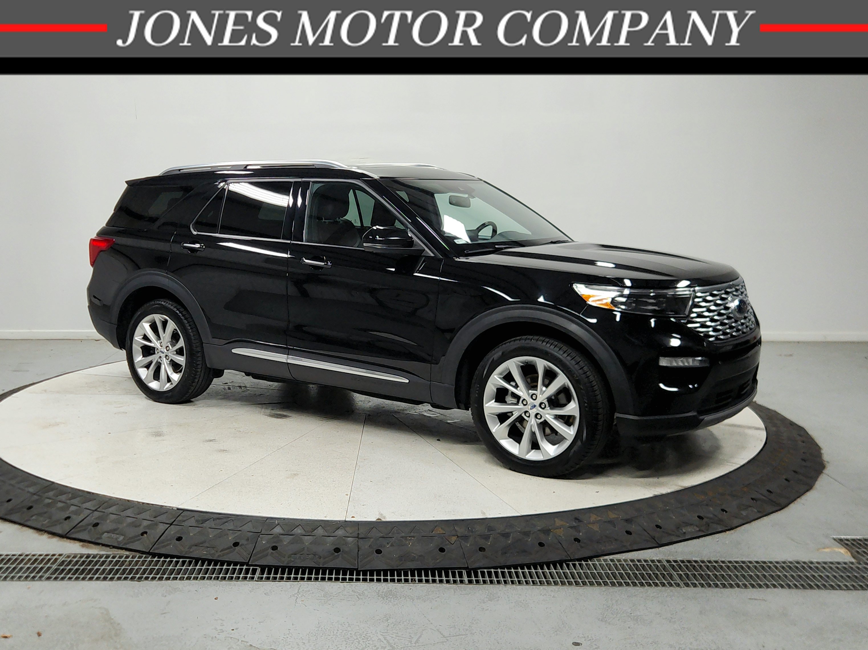 Used 2023 Ford Explorer Platinum w/ Technology Package AWD/4WD image 1