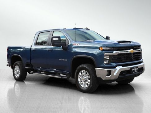 Used 2025 Chevrolet Silverado 3500 LT w/ Safety Package image 8