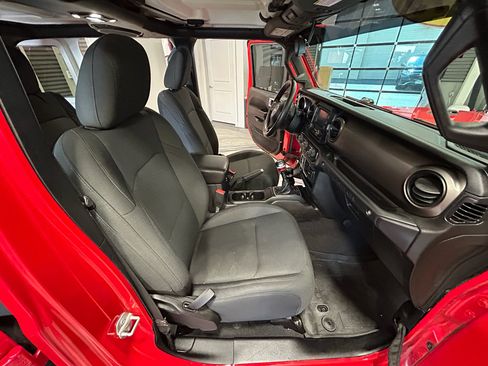 Used 2019 Jeep Wrangler Unlimited Sport AWD/4WD image 37
