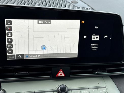 Used 2025 Hyundai Elantra Limited image 22