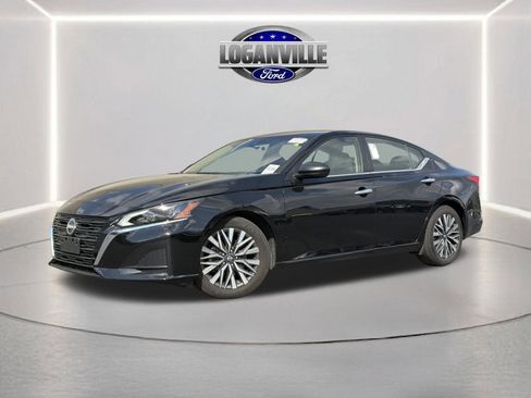 Used 2025 Nissan Altima 2.5 SV image 1