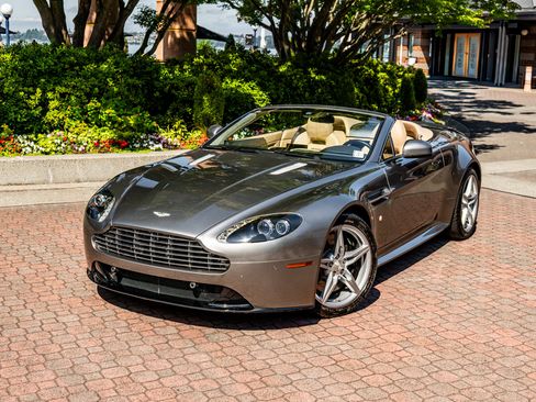 Used 2016 Aston Martin V8 Vantage S RWD image 43