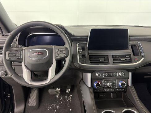 Certified 2023 GMC Yukon SLT w/ SLT Premium Package image 3