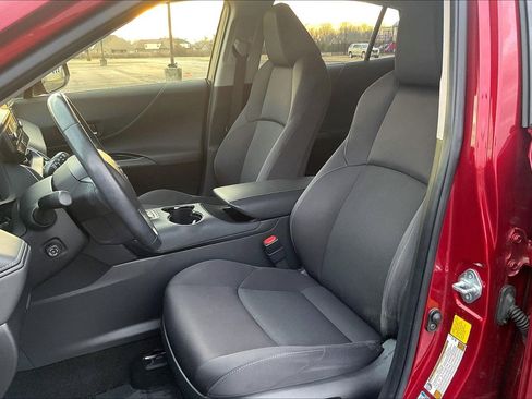 Used 2021 Toyota Venza LE image 7