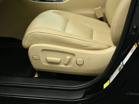 Used 2018 Toyota Highlander XLE AWD/4WD image 9