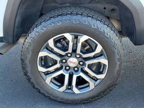 Used 2024 GMC Canyon AT4 w/ AT4 Premium Package AWD/4WD image 7