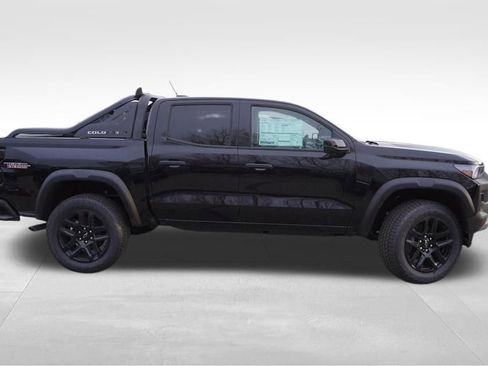 New 2025 Chevrolet Colorado Trail Boss w/ Midnight Edition AWD/4WD image 4