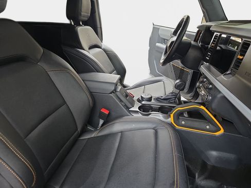 Used 2023 Ford Bronco Badlands image 12