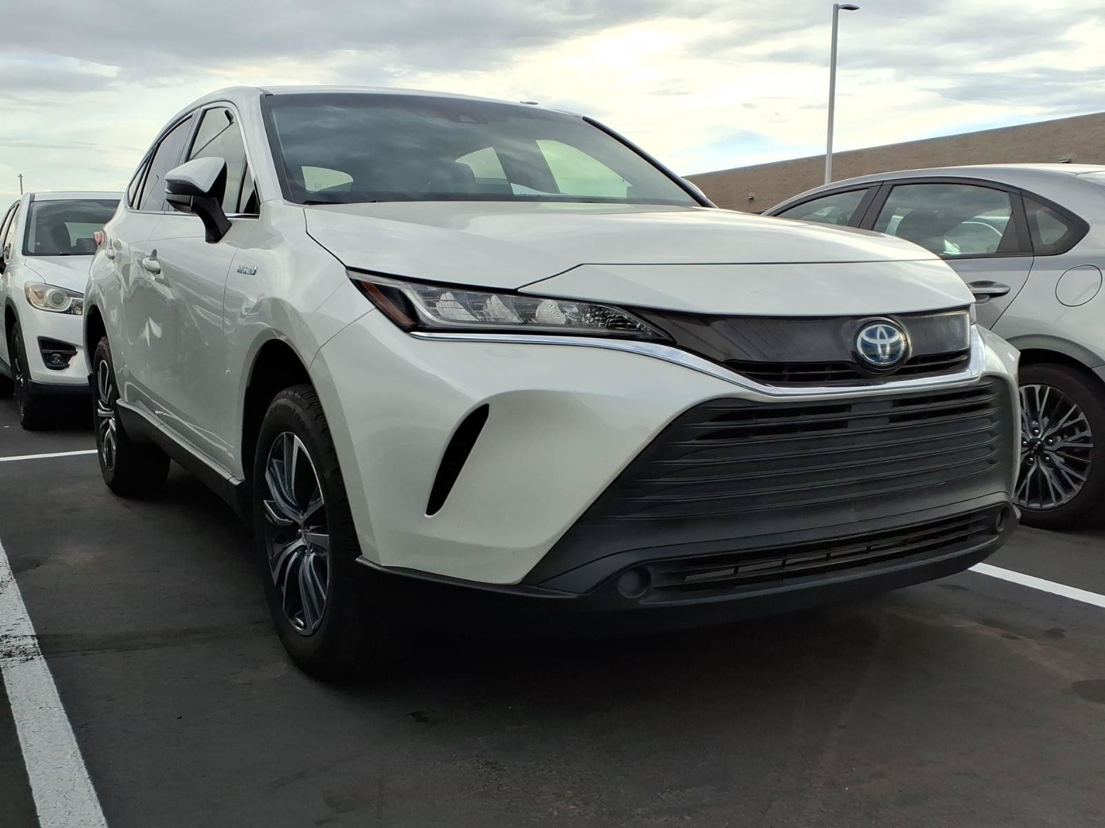 Used 2021 Toyota Venza LE w/ Carpet Mat Package (TMS) AWD/4WD image 1