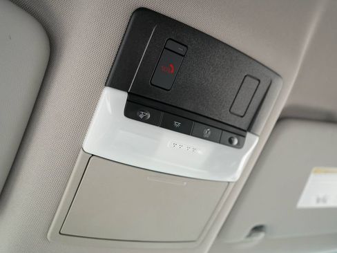 Used 2025 Nissan Rogue SV FWD image 11