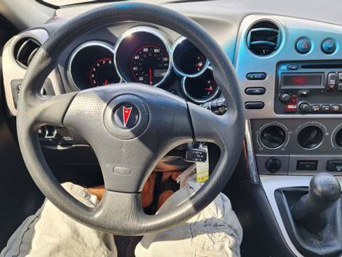 Used 2006 Pontiac Vibe w/ Sun And Sound Package FWD image 18