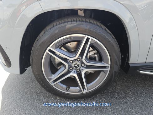Used 2024 Mercedes-Benz GLS 450 4MATIC image 9