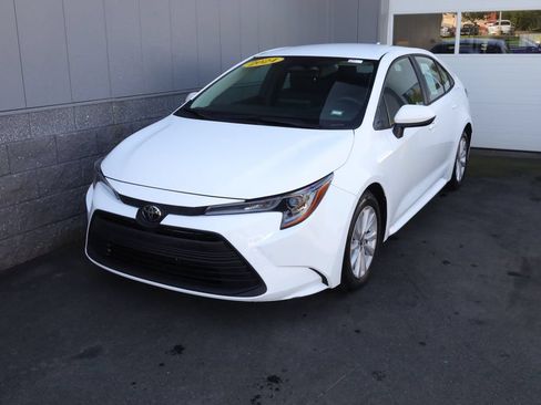 Used 2024 Toyota Corolla LE w/ LE Convenience Package FWD image 1