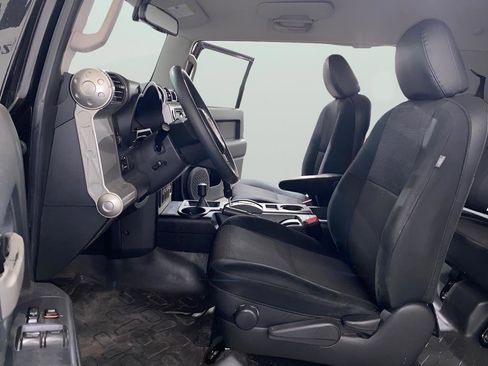 Used 2010 Toyota FJ Cruiser 4WD image 9