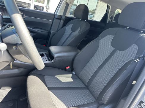 Used 2023 Kia Sorento LX FWD image 11