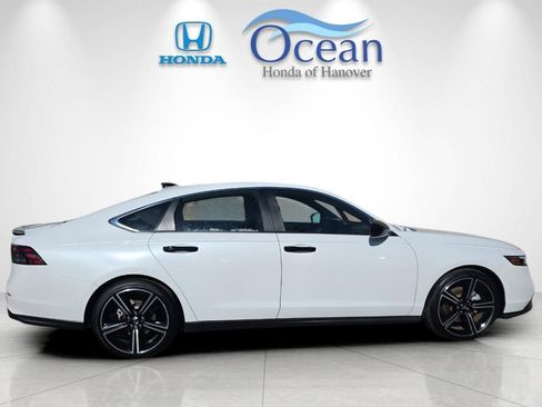 Used 2024 Honda Accord Sport image 2