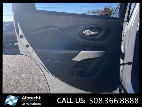 Used 2022 Jeep Cherokee Latitude w/ Sun & Sound Group image 15