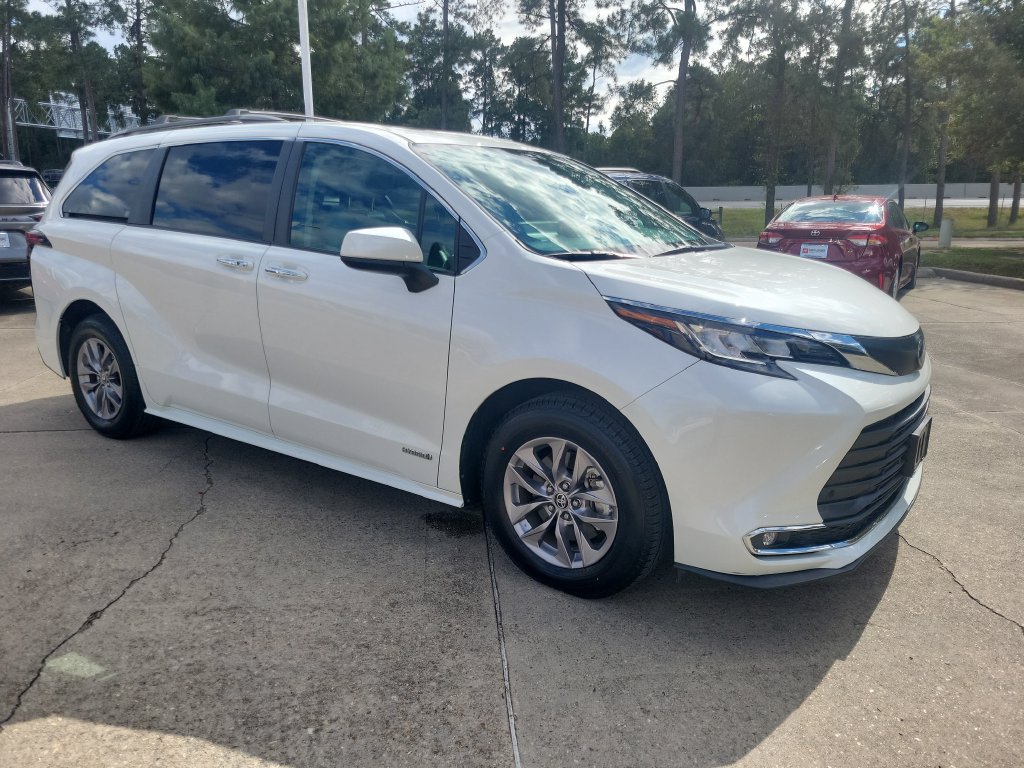 Used 2021 Toyota Sienna XLE FWD image 10