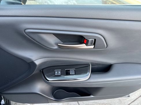 Used 2024 Toyota Crown Limited image 21