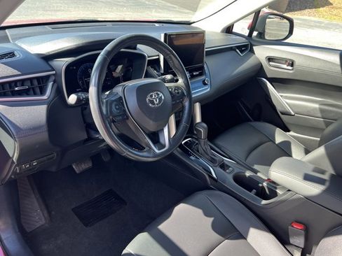 Used 2023 Toyota Corolla Cross XLE image 9