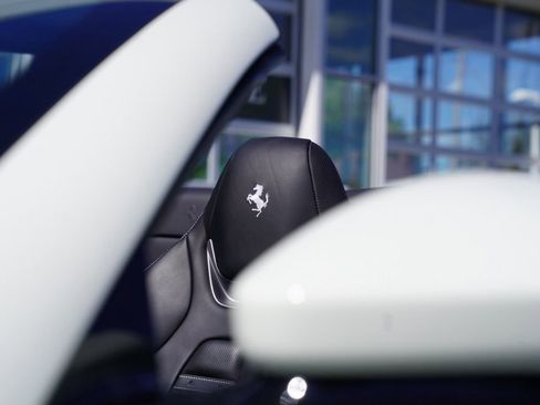 Used 2019 Ferrari Portofino RWD image 12