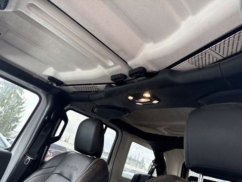 Used 2022 Jeep Wrangler Unlimited Sahara w/ Cold Weather Group image 14