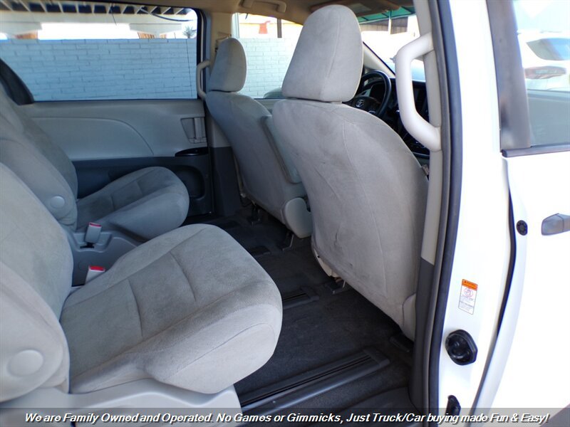 Used 2017 Toyota Sienna L FWD image 24