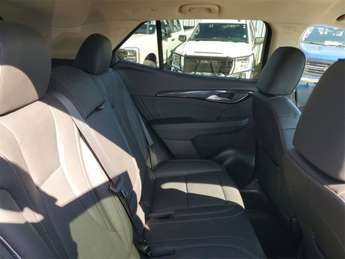 Used 2023 Buick Envision Essence image 32