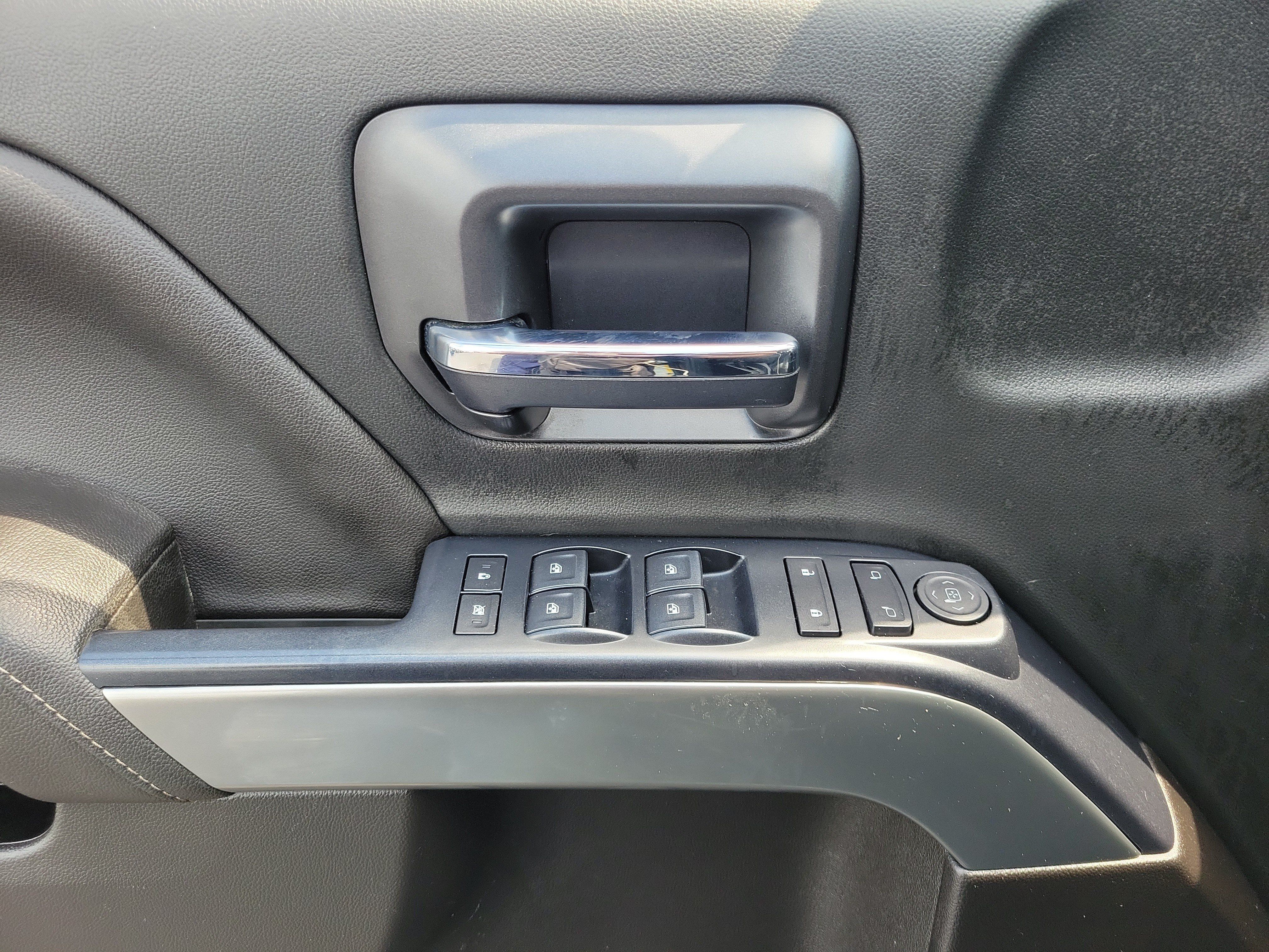 Used 2018 Chevrolet Silverado 1500 LT w/ All Star Edition AWD/4WD image 17