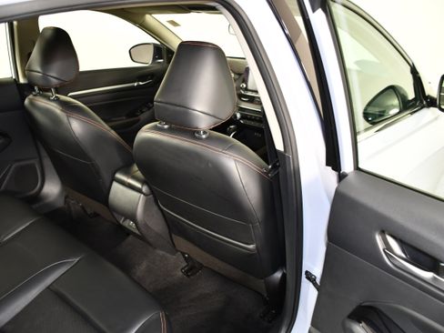 Used 2024 Nissan Altima 2.5 SR FWD image 42