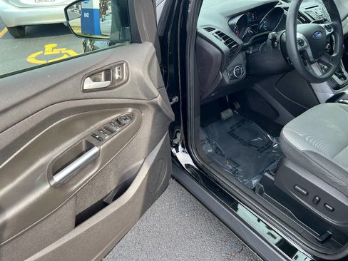 Used 2016 Ford Escape SE image 16