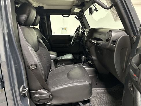 Used 2017 Jeep Wrangler Unlimited Sahara AWD/4WD image 20
