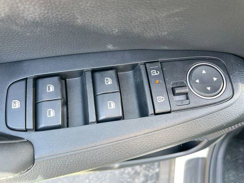 Used 2025 Kia Seltos S image 39