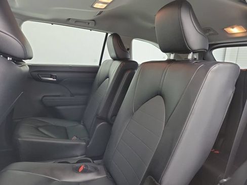Used 2026 Toyota Highlander XLE AWD/4WD image 14