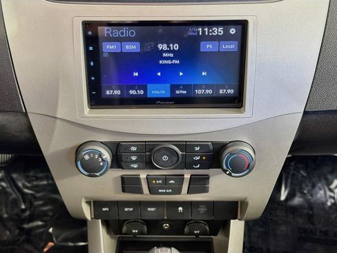 Used 2010 Ford Focus SE FWD image 15