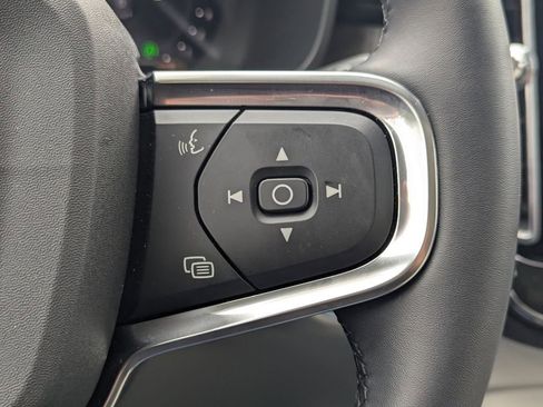 Certified 2026 Volvo XC40 B5 Plus w/ Protection Package Premier image 27