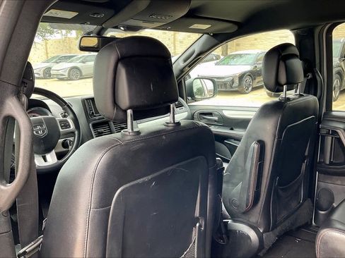 Used 2019 Dodge Grand Caravan GT image 12