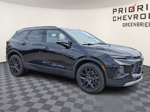 Used 2022 Chevrolet Blazer LT w/ Sound & Technology Package FWD image 2