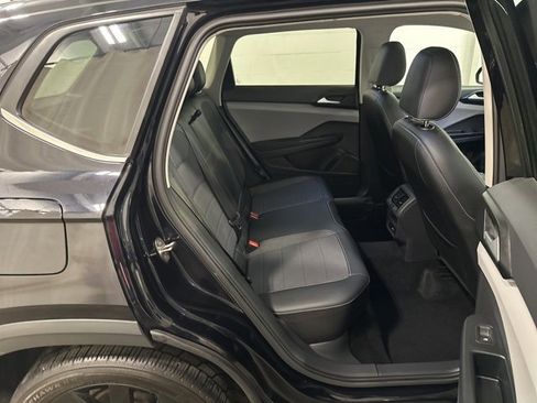 Used 2022 Volkswagen Taos SE image 14