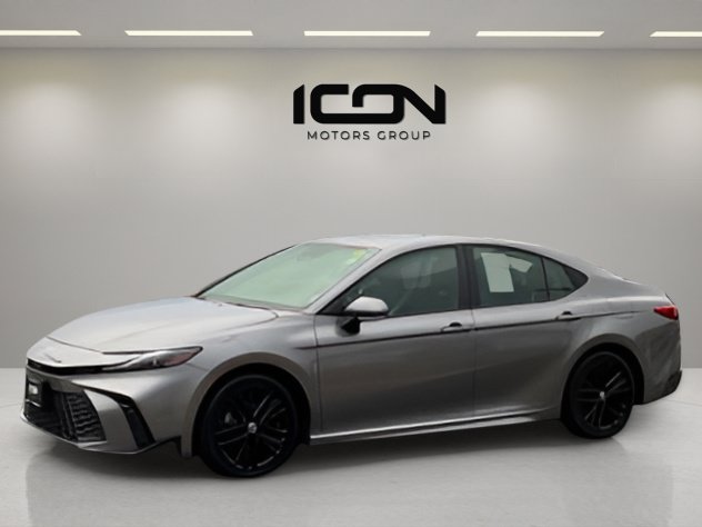 Used 2025 Toyota Camry SE FWD image 1