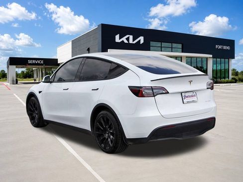 Used 2022 Tesla Model Y Long Range AWD/4WD image 7