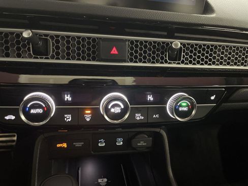 Certified 2025 Honda Civic Sport Touring image 18
