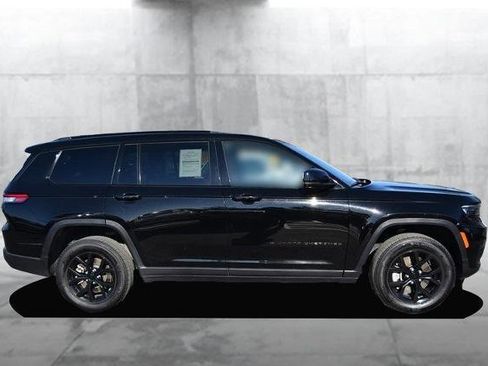 Used 2024 Jeep Grand Cherokee L Laredo image 5