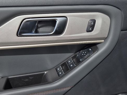 New 2026 Ford Explorer Active w/ Active Comfort Package RWD image 23