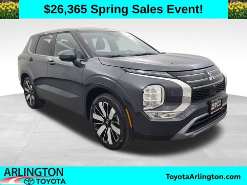 Used 2025 Mitsubishi Outlander SE image 1