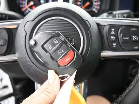 Used 2025 Jeep Wrangler Unlimited Sahara AWD/4WD image 36